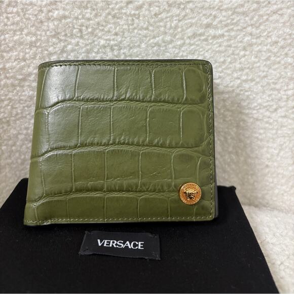 Versace men’s Olive Green Croc-Embossed wallet - Picture 2 of 5